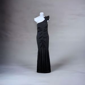 Cache Black One Shoulder Mermaid Gown